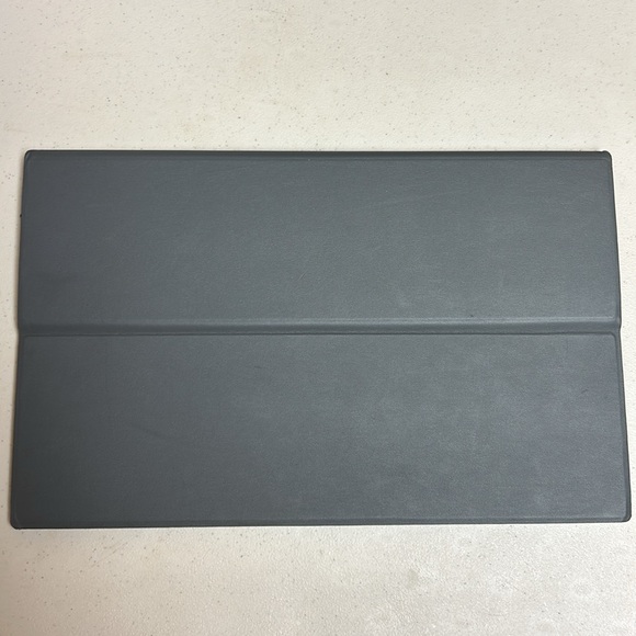 15.6" Portable Monitor and plugs/cords that came with it. - Picture 3 of 6